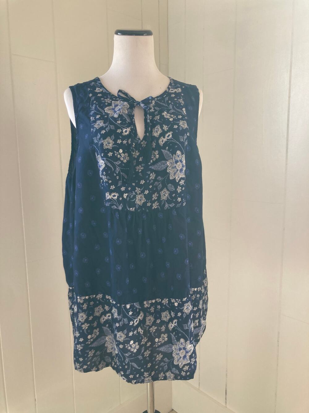 Old Navy Blue Floral Pullover Blouse, Size XL
